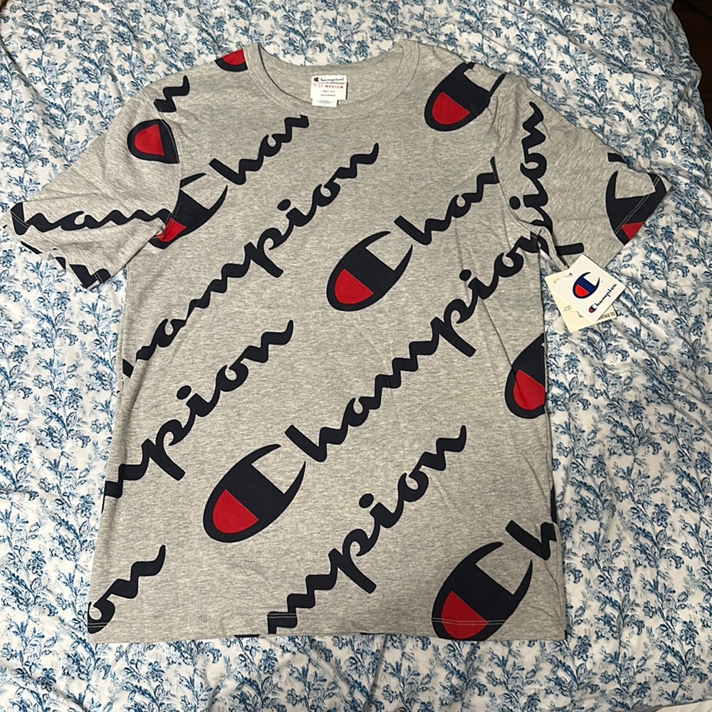Champion- Graphic T-Shirt Medium NWT